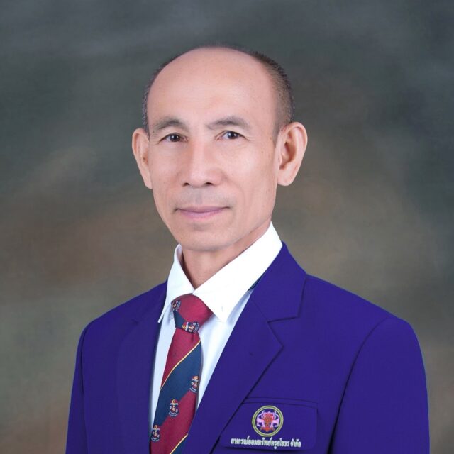 นายวัฒนา หลักทอง